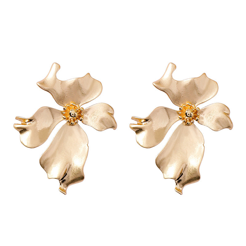 Retro three-dimensional flower earrings